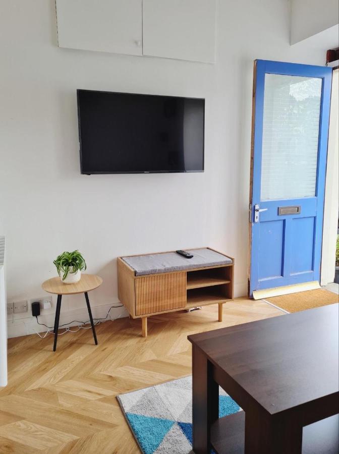 타버트 Penlea 1-Bed Flat With Harbour View In Tarbert 아파트 외부 사진
